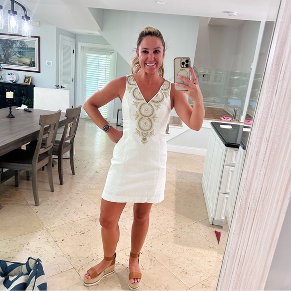 Lilly Pulitzer Gabby Shift Dress in Resort White w Gold embroidery sz 4-like new - Picture 4 of 16